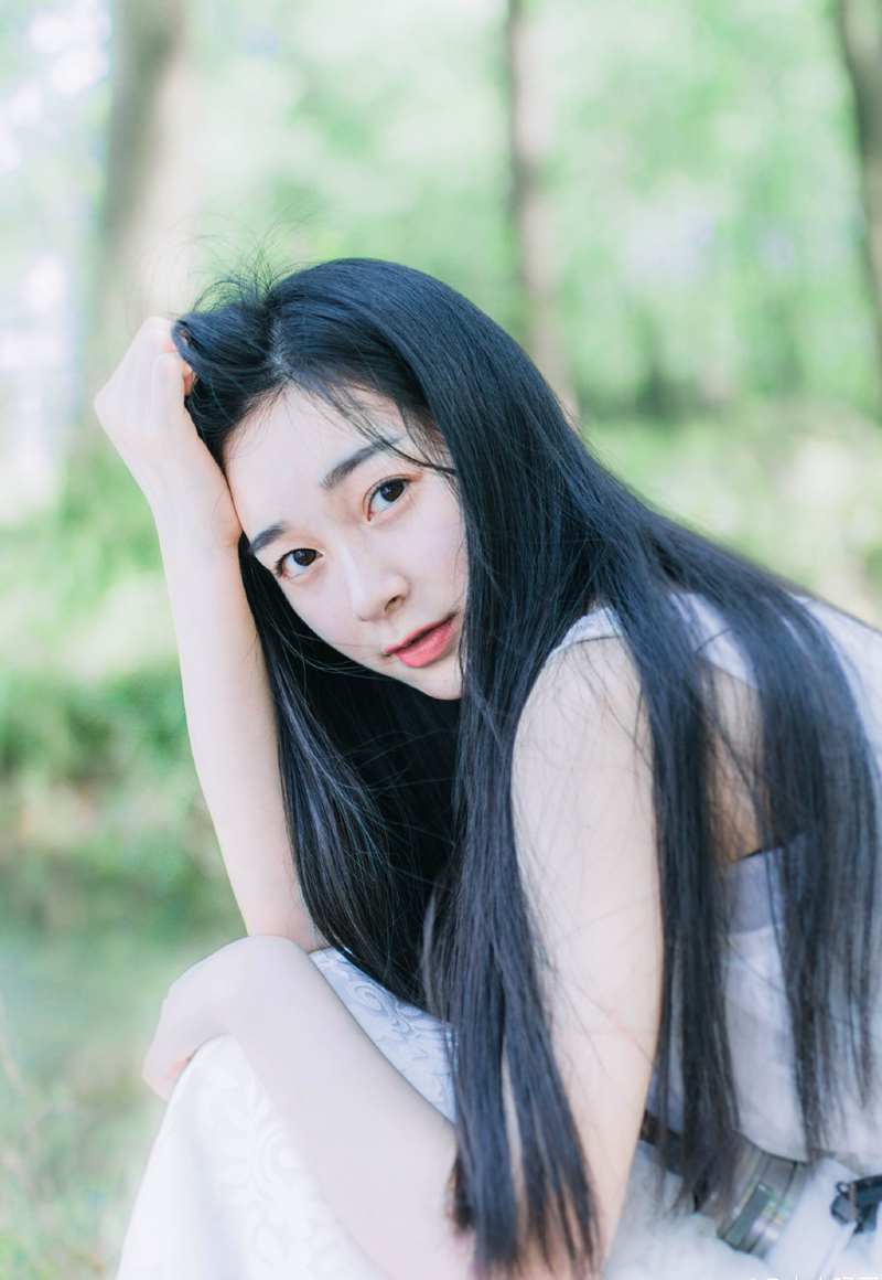 看了一场看不懂的电影，四处张望，发现别人专注而陶醉，才忽然明白，孤独是什么。